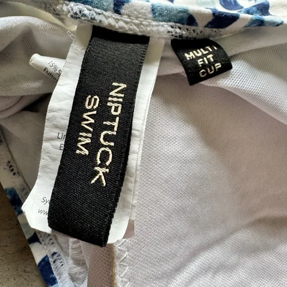 Nip Tuck Petal Plunge Monica One Piece Swimsuit Size 8 - Picture 4 of 7